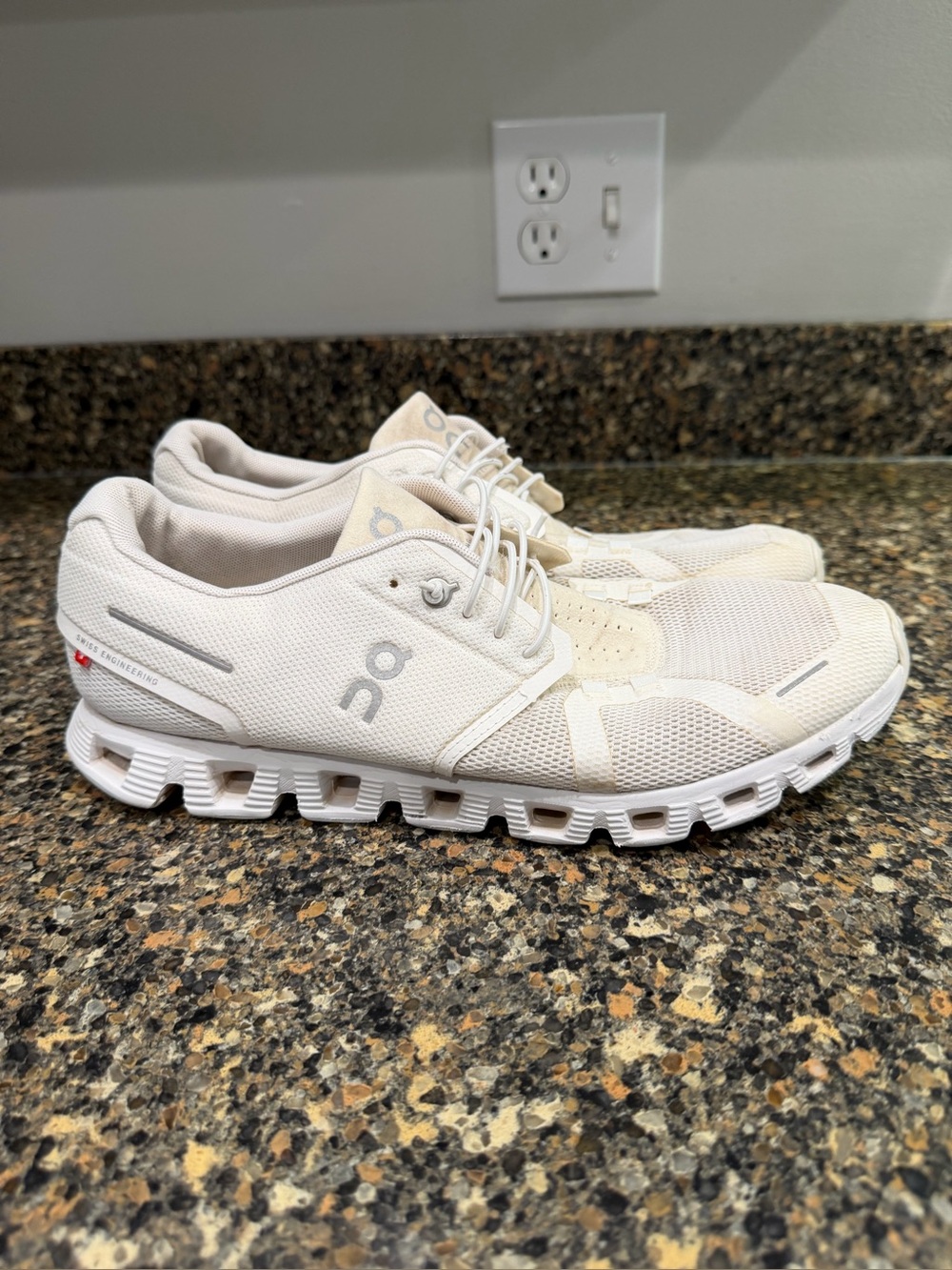 On Running ladies 11 Cloudswift Sneakers in Off-White/Cream